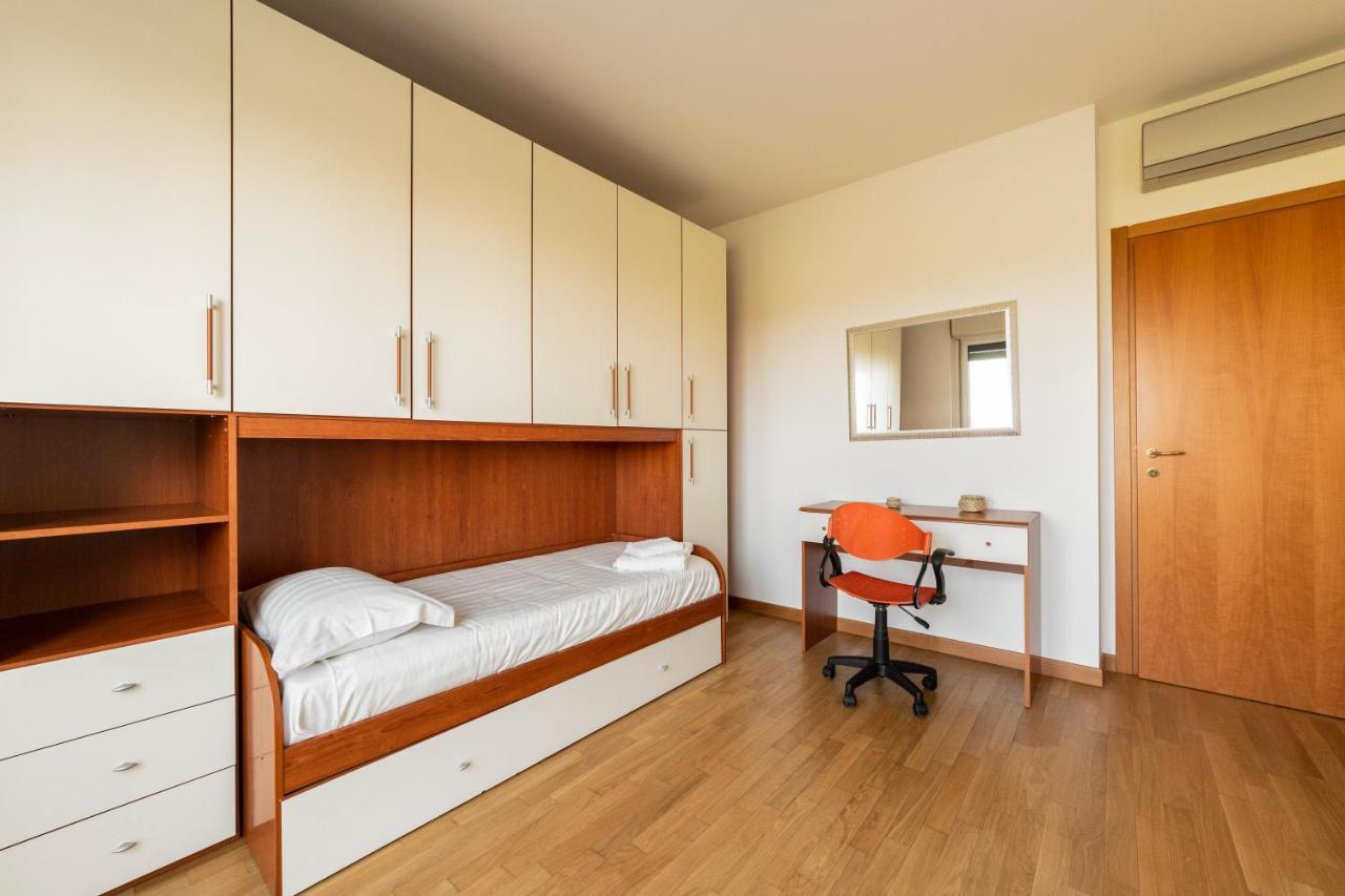 Milano Rogoredo Apt With Terrace! Apartment Luaran gambar