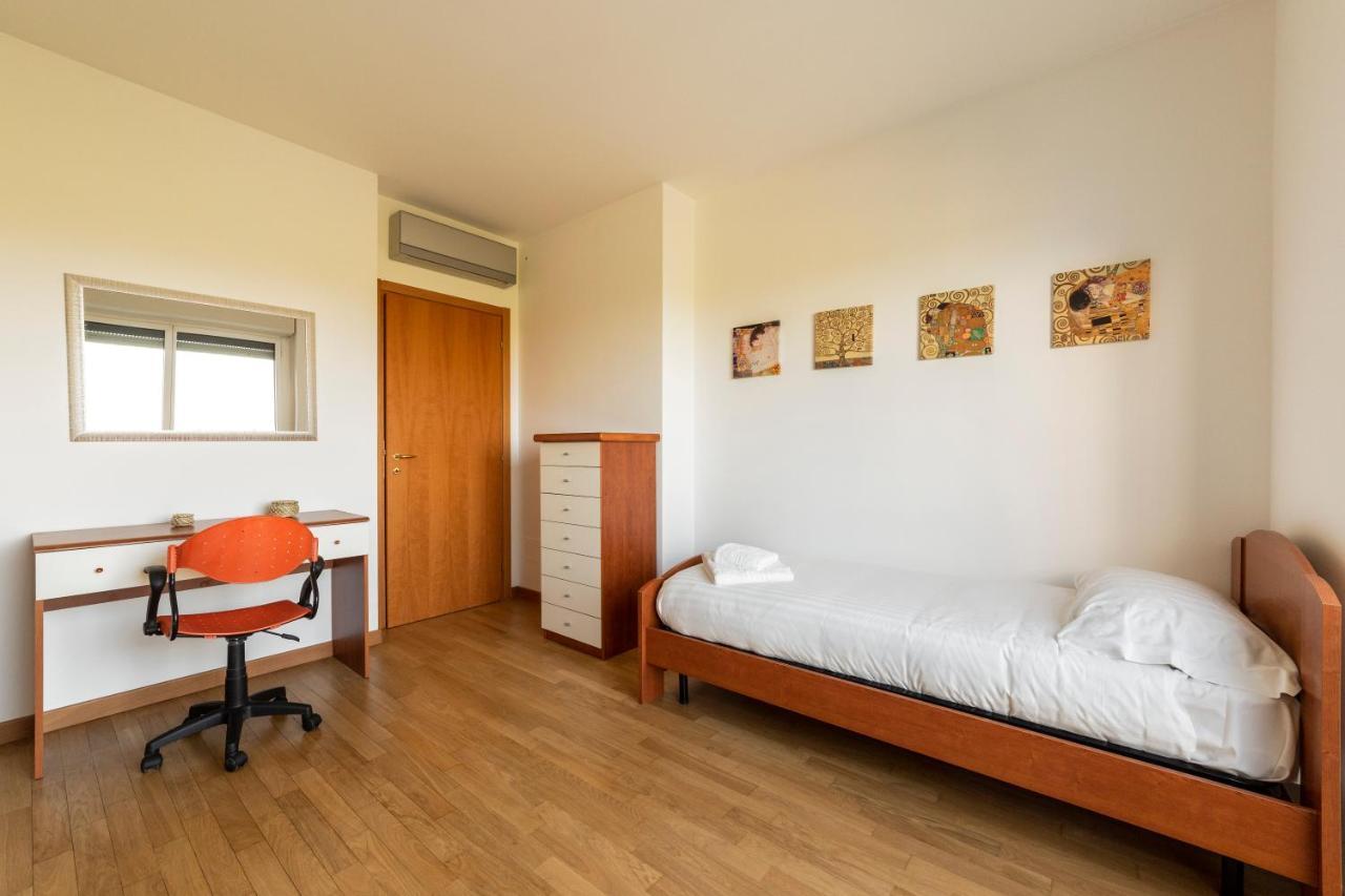 Milano Rogoredo Apt With Terrace! Apartment Luaran gambar